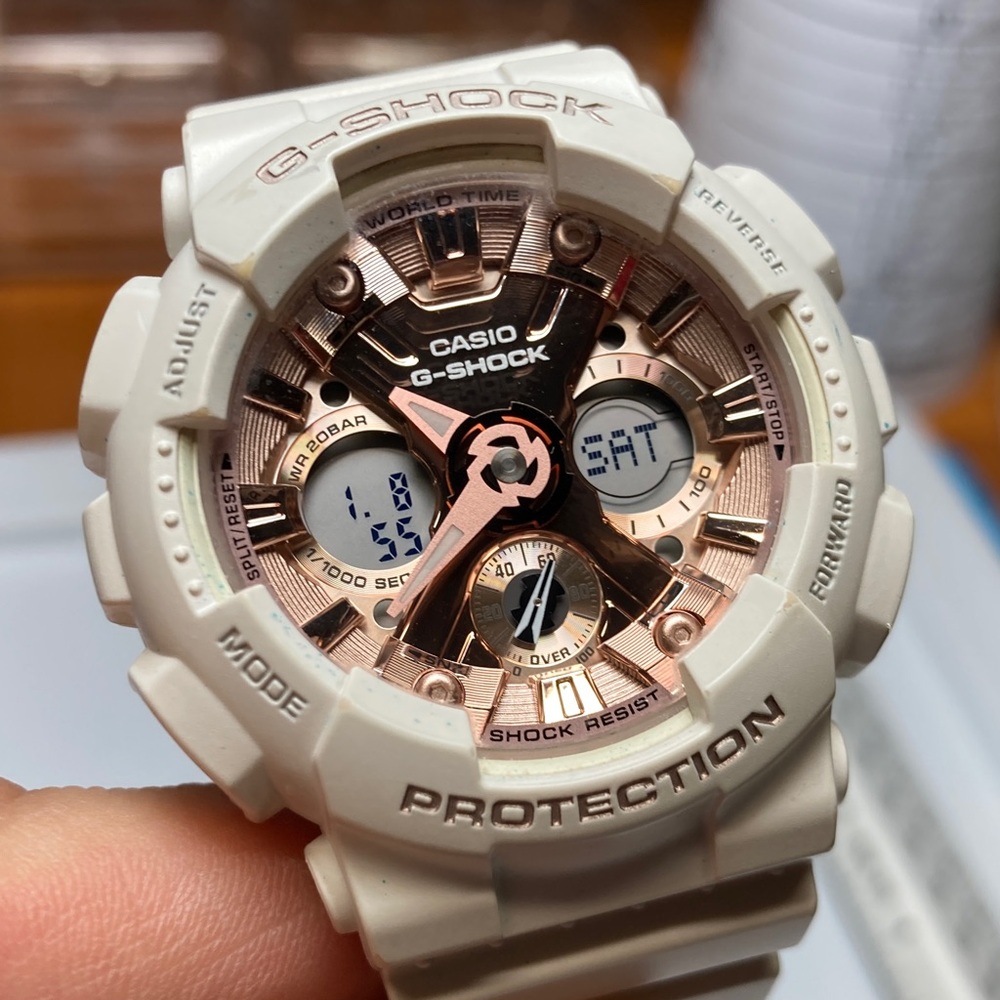 Casio G-Shock GMA-S120MF, new battery, light works, off white color, metallic